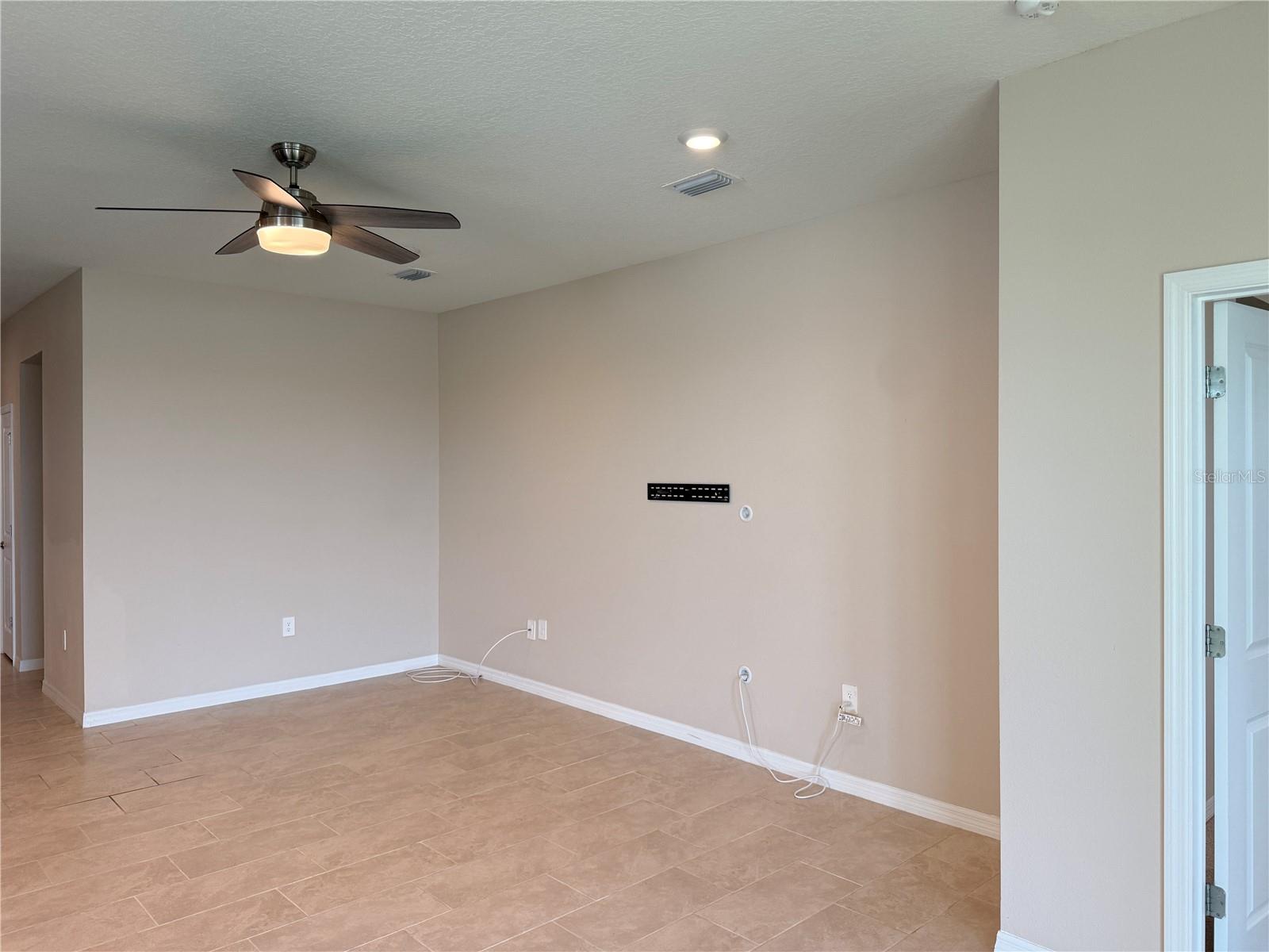 PROMENADE ESTATES PH II - Residential Lease