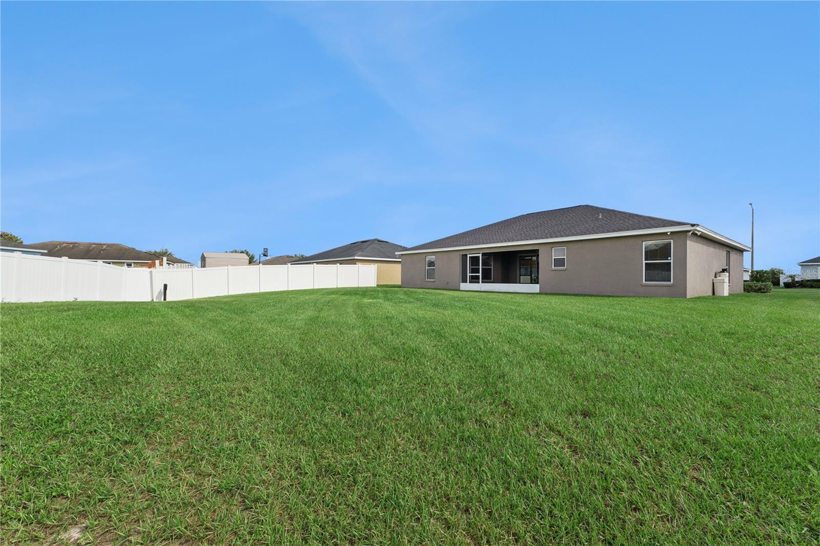 3833 FIELDSTONE CIRCLE