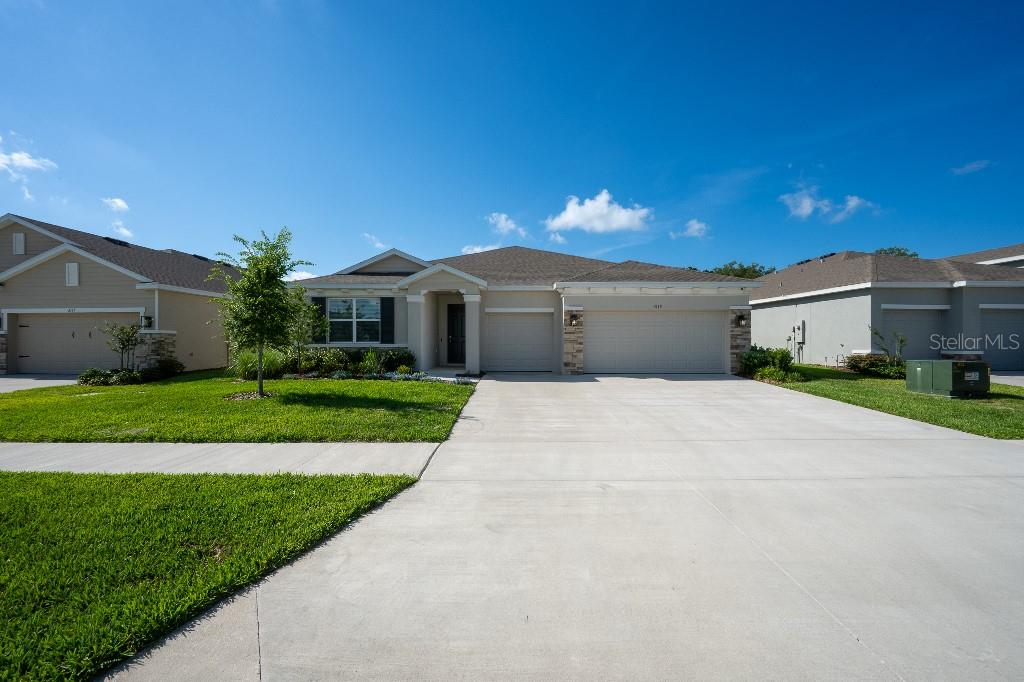 3115 CANOPY OAK BLVD