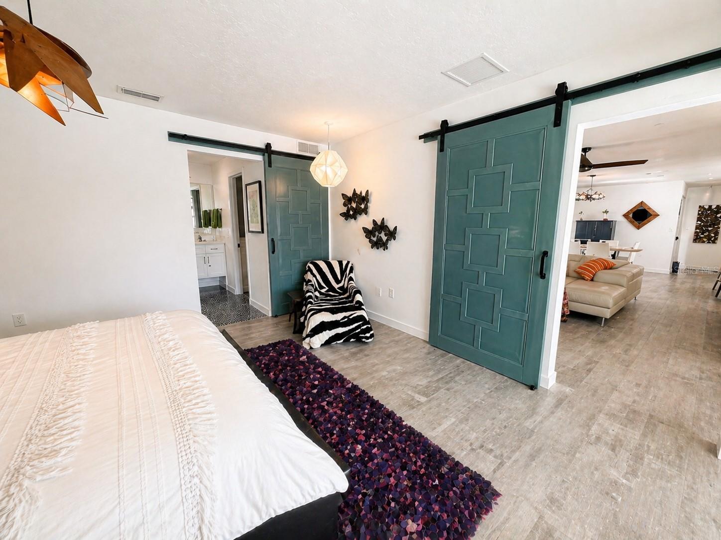 SOUTH GATE - Residential