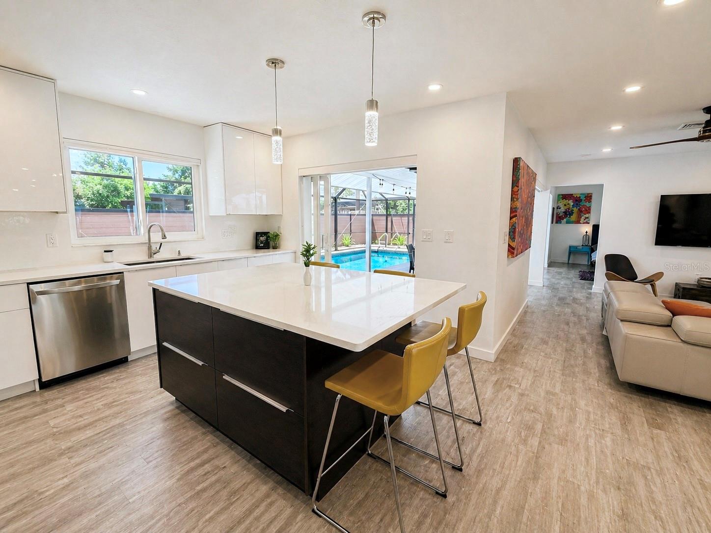 SOUTH GATE - Residential