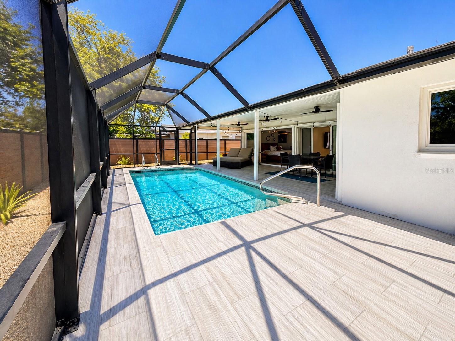 SOUTH GATE - Residential