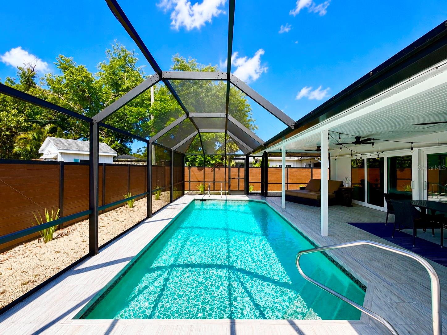 SOUTH GATE - Residential