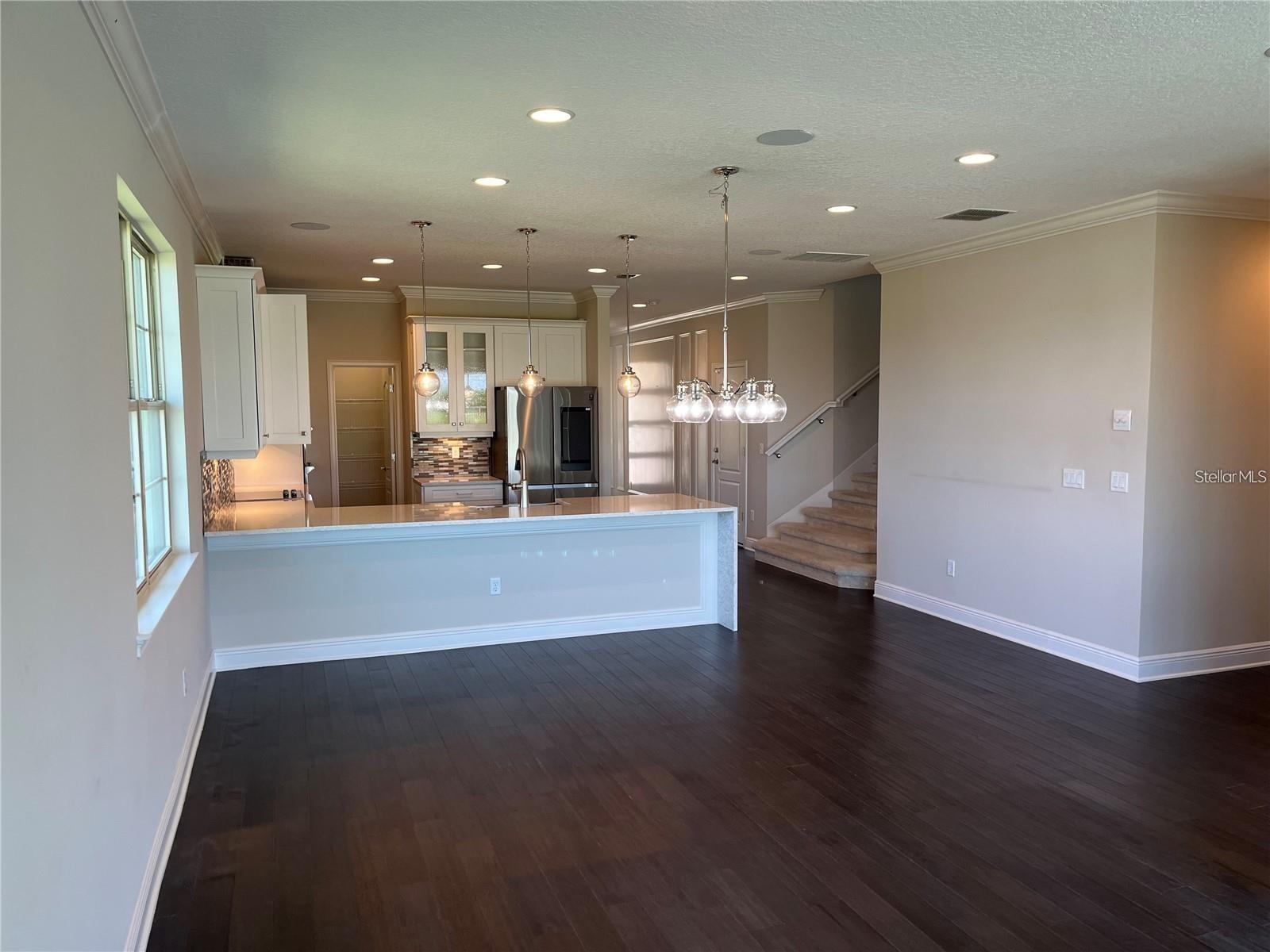 6685 KNOLLWOOD STREET