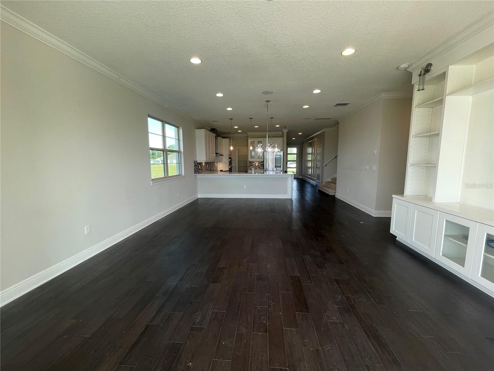 6685 KNOLLWOOD STREET