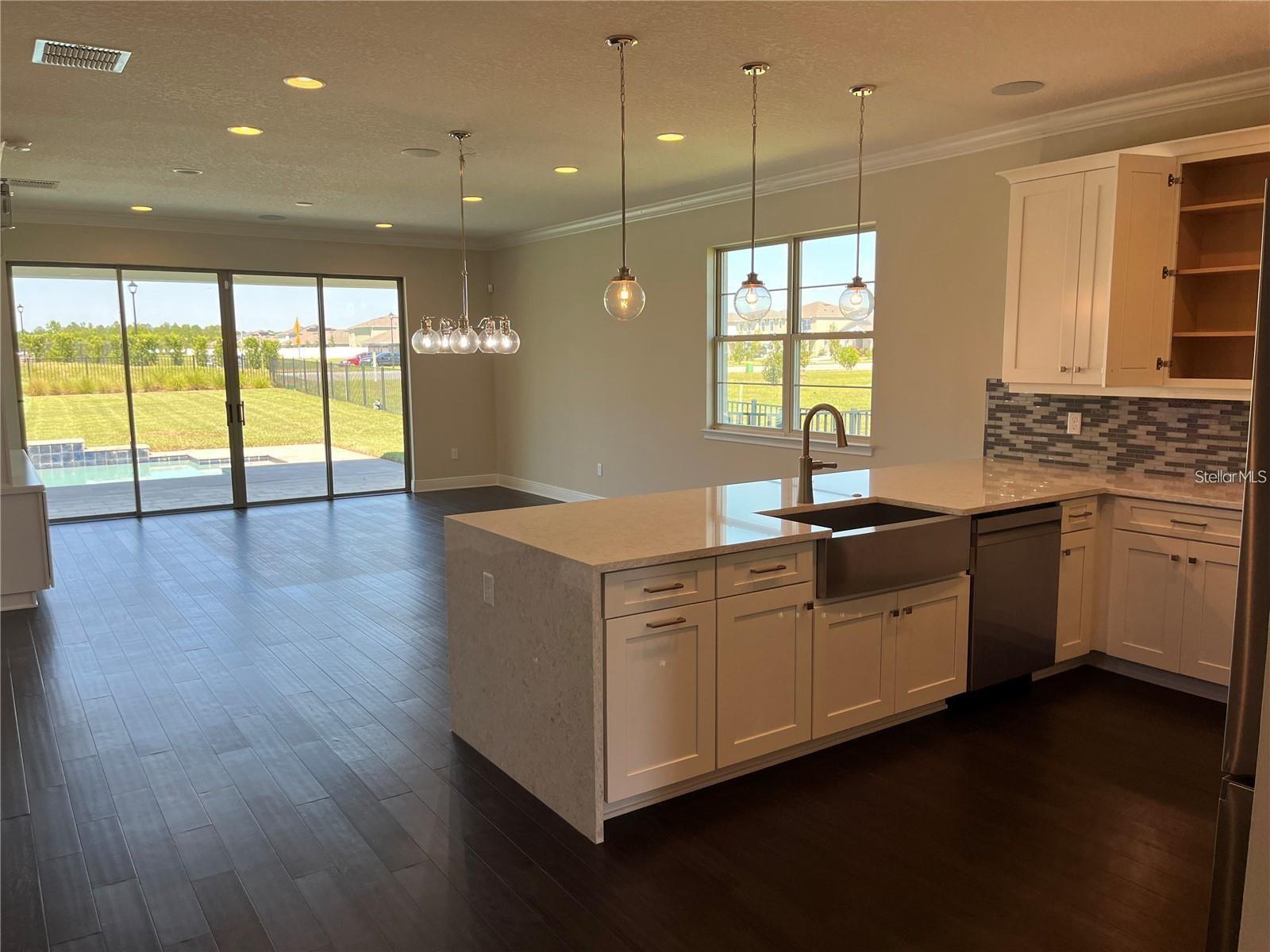 6685 KNOLLWOOD STREET