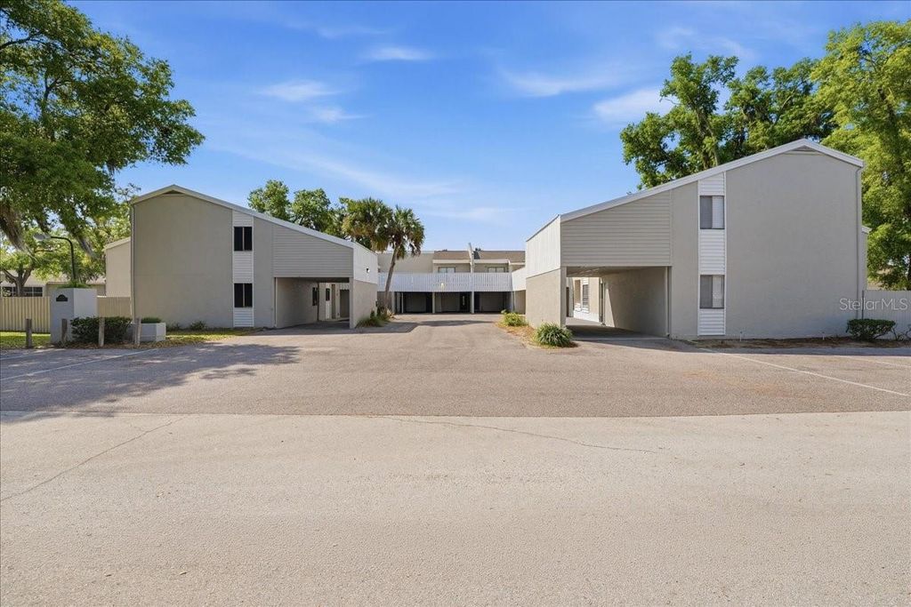 Photo of 1428 Oak Place #C, Apopka, FL 32712 (MLS # O6391536)