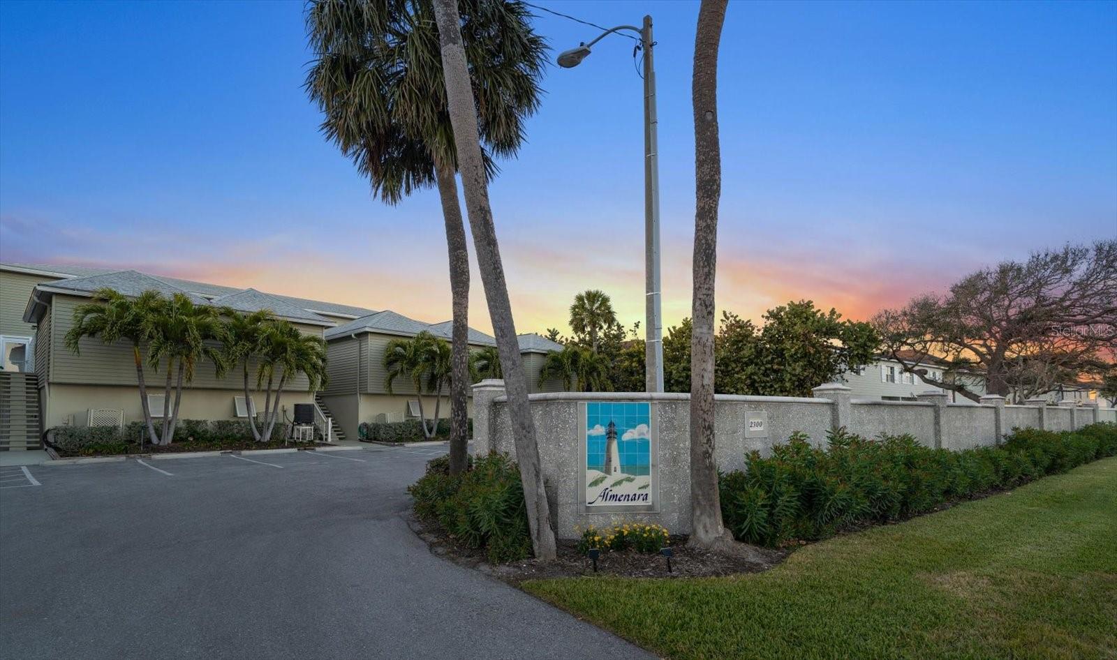 ALMENARA CONDO - Residential