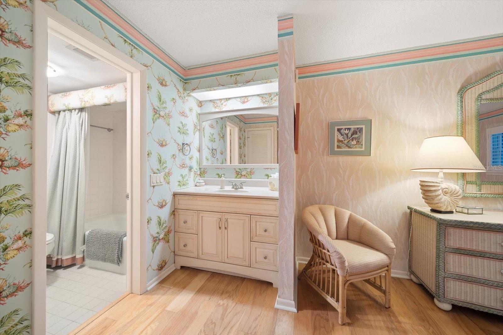 ALMENARA CONDO - Residential