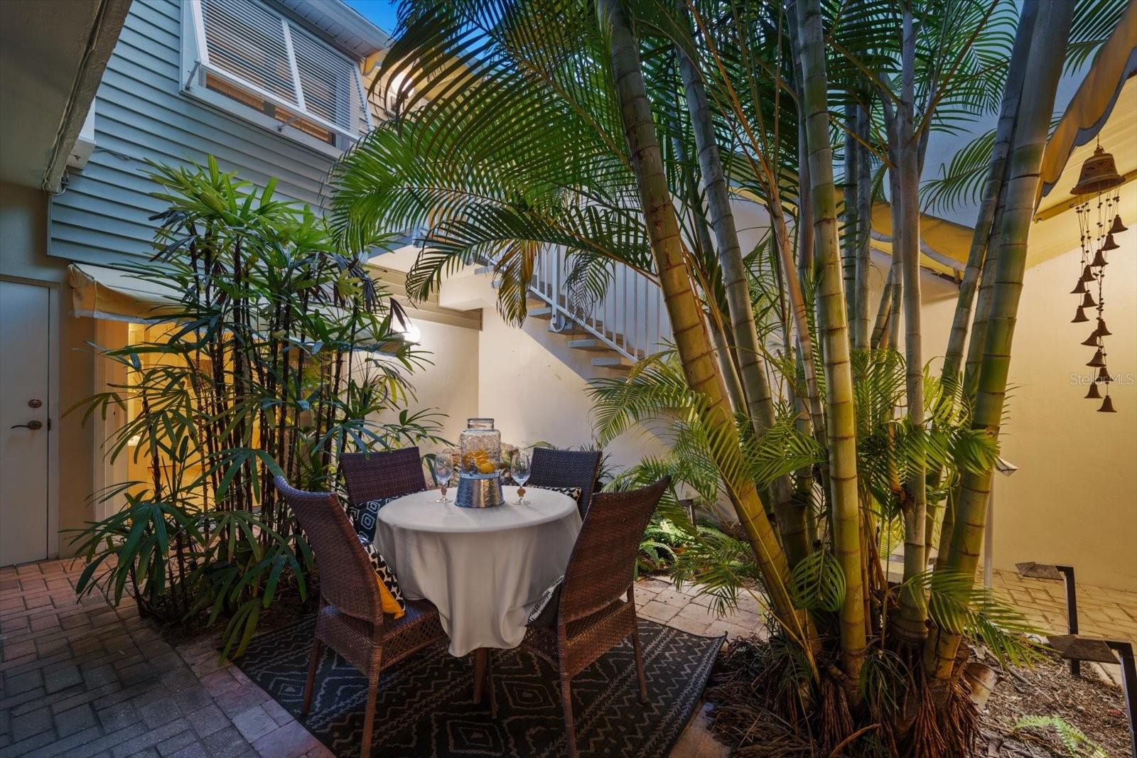 ALMENARA CONDO - Residential