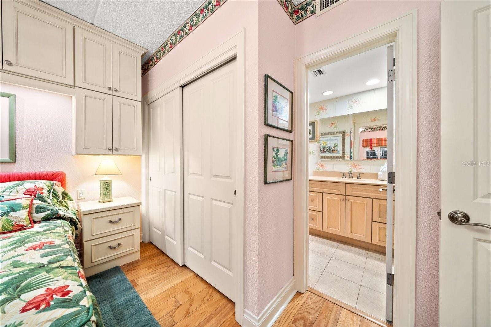 ALMENARA CONDO - Residential