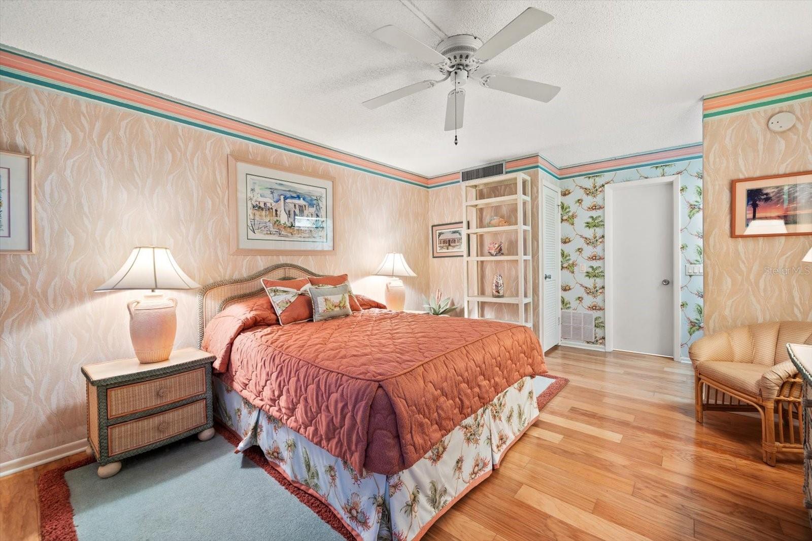 ALMENARA CONDO - Residential