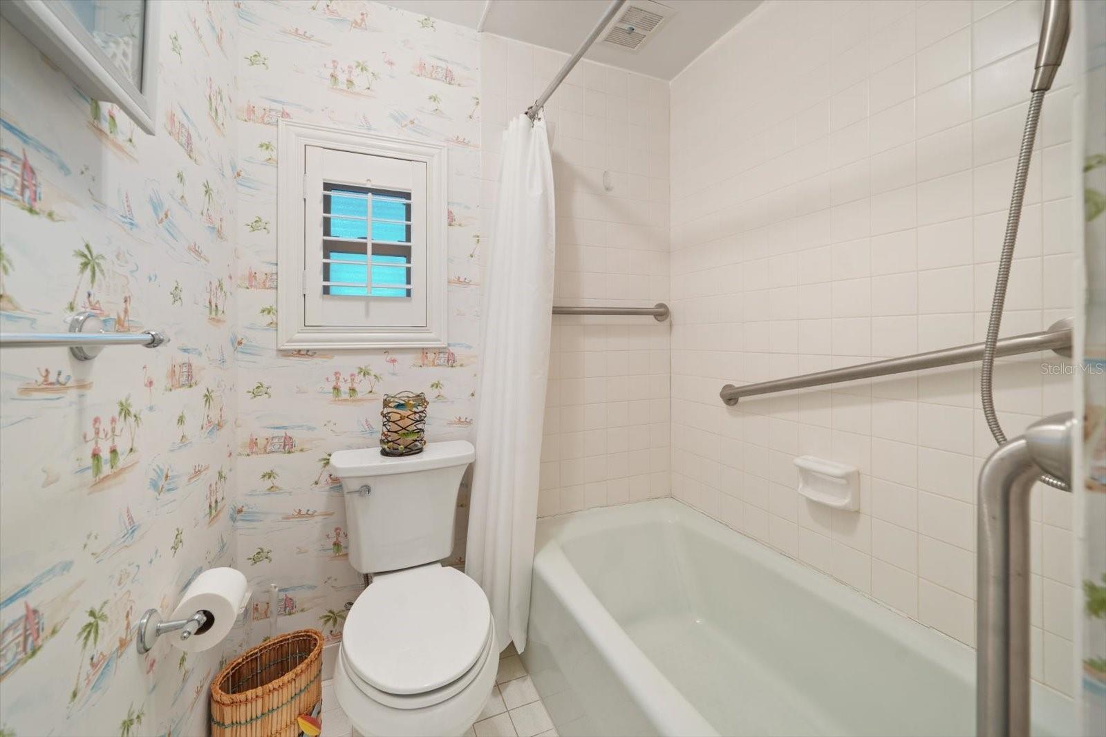 ALMENARA CONDO - Residential