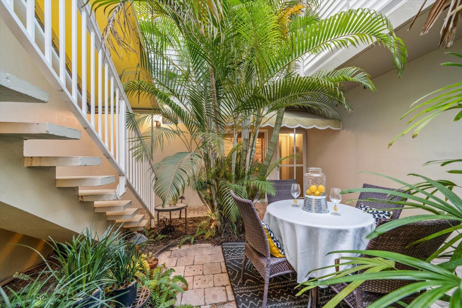 ALMENARA CONDO - Residential