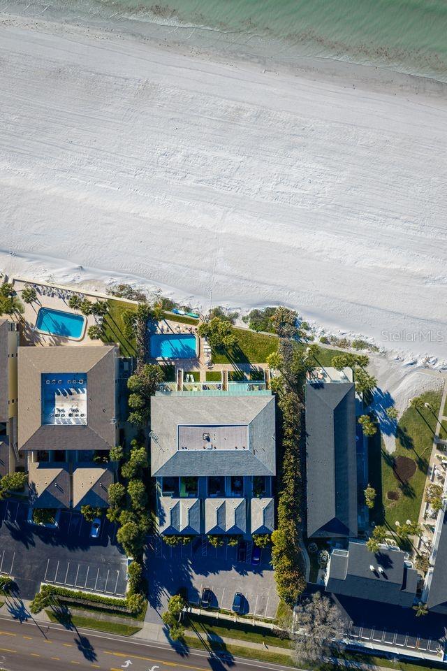 ALMENARA CONDO - Residential