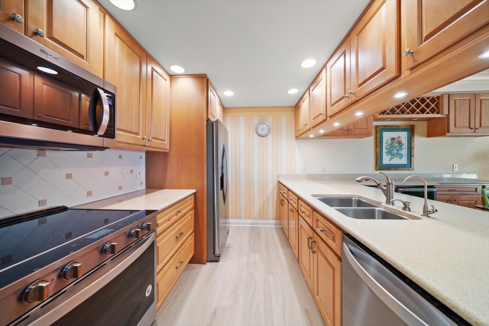 ALMENARA CONDO - Residential