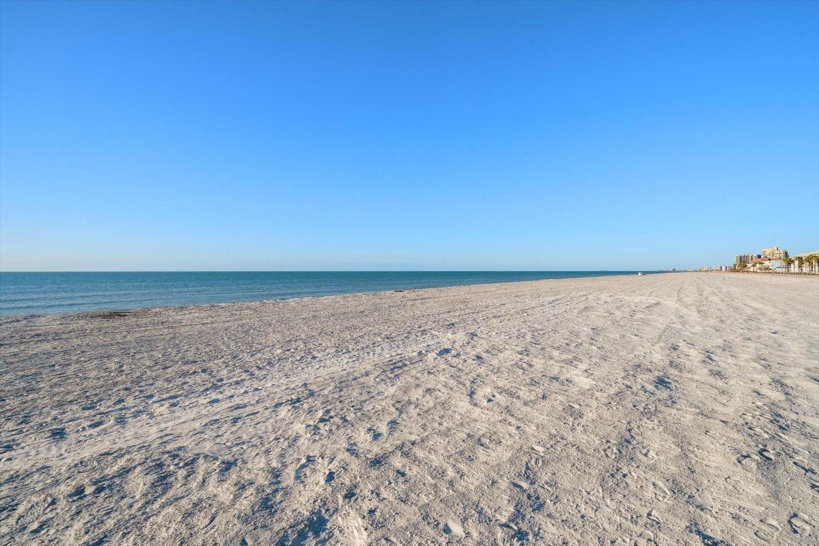 ALMENARA CONDO - Residential