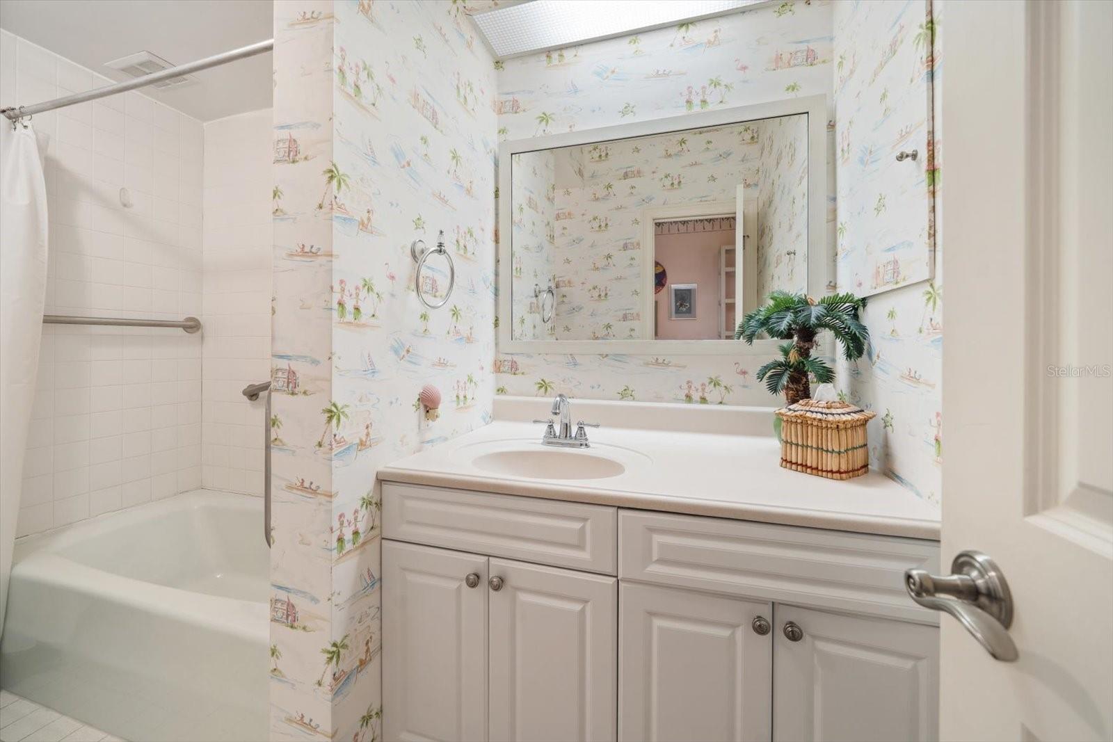 ALMENARA CONDO - Residential