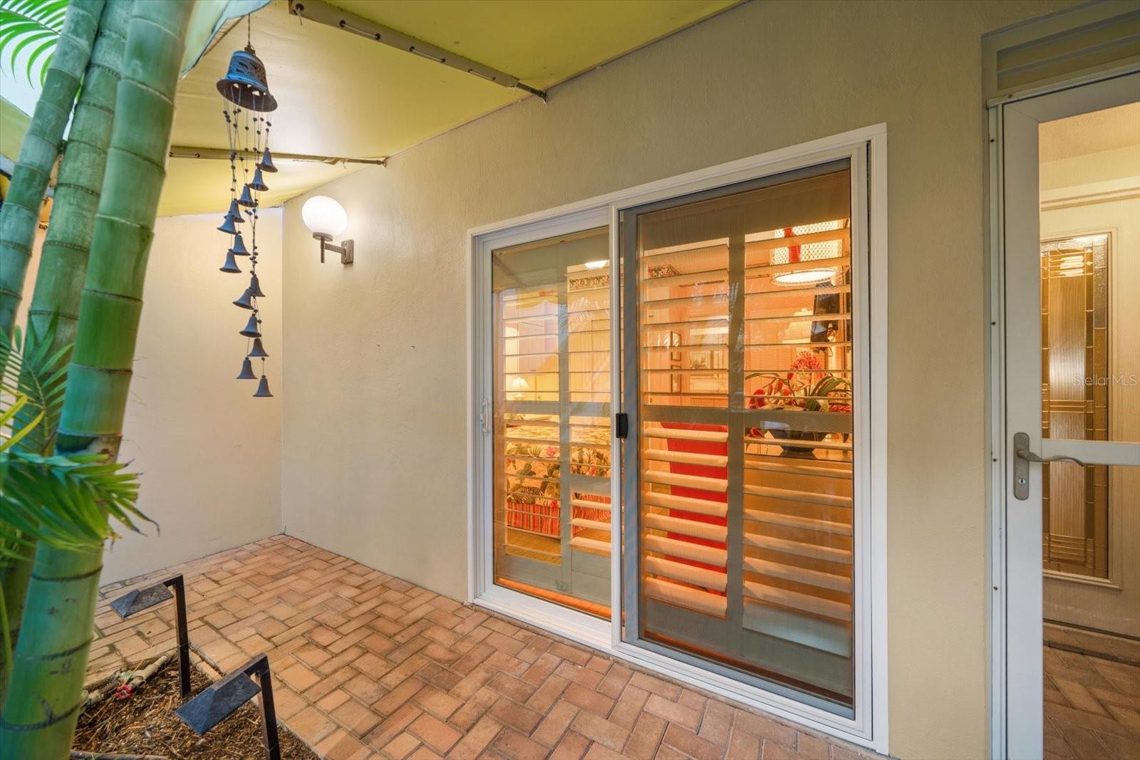 ALMENARA CONDO - Residential