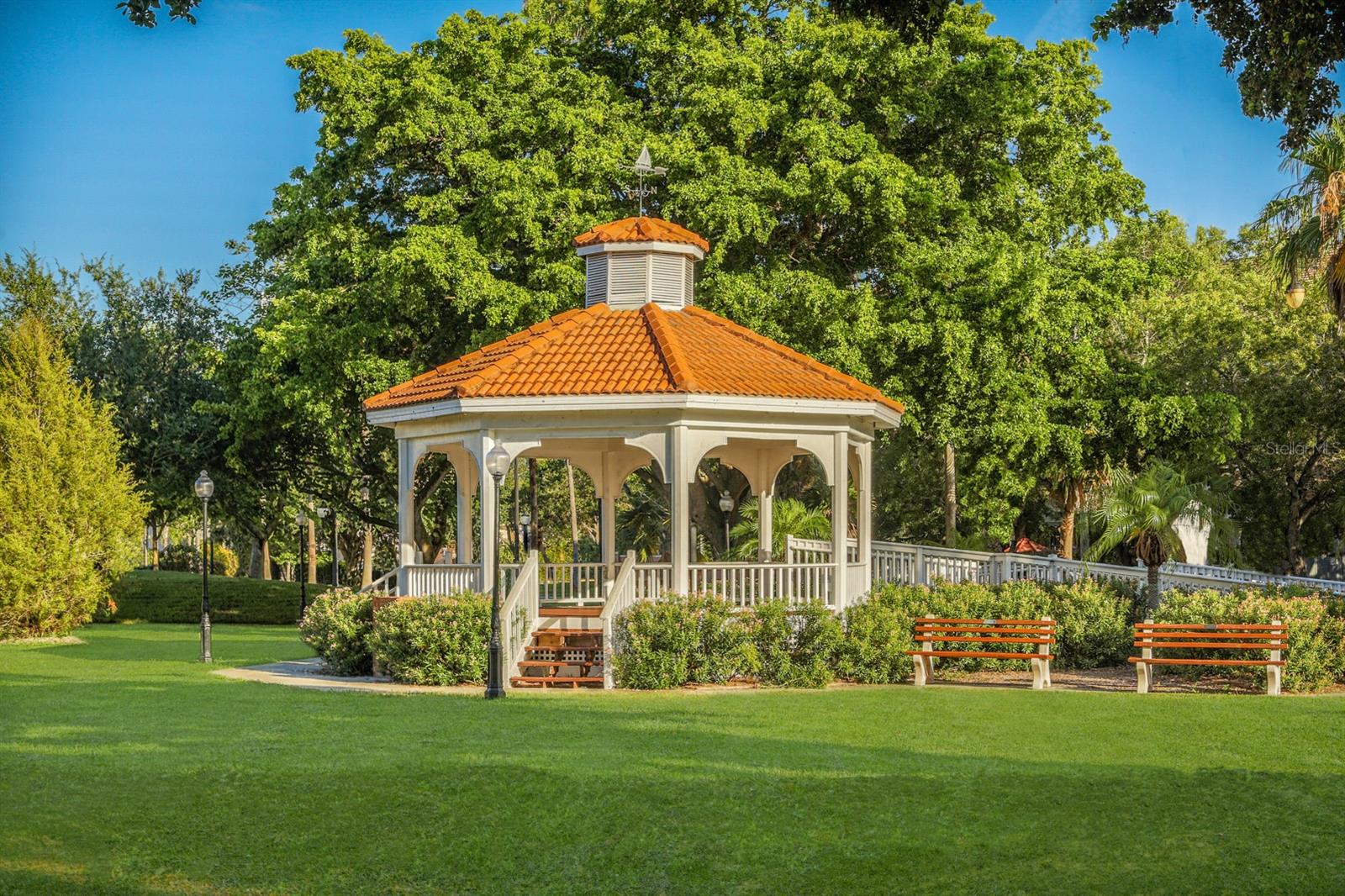 BELLACINA AT CASEY KEY - Residential