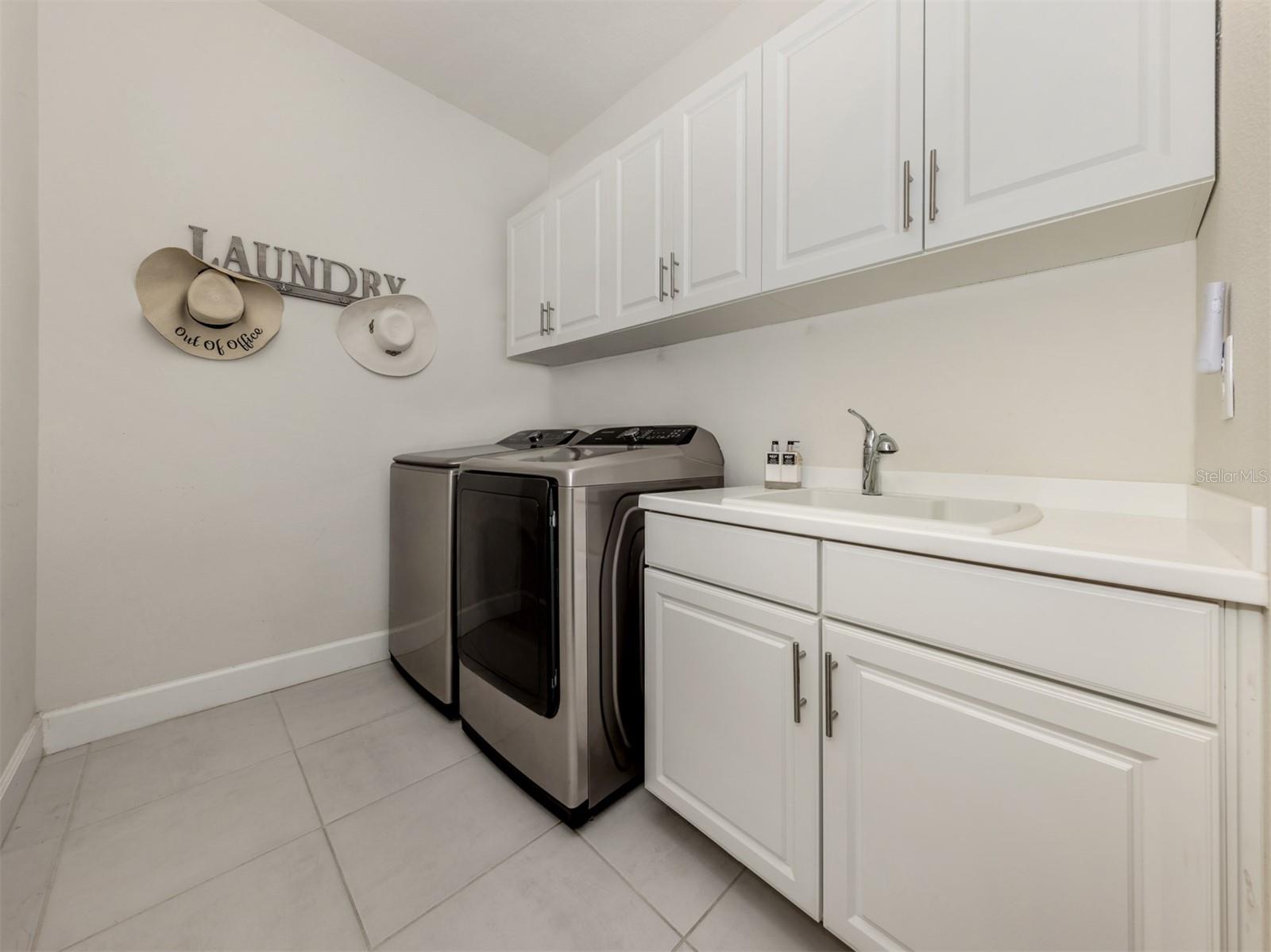 BELLACINA AT CASEY KEY - Residential