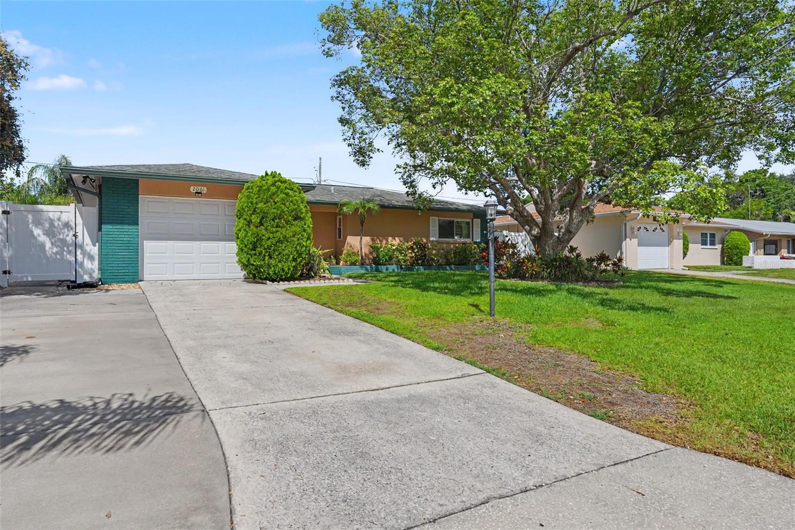 2061 FAIR OAK DRIVE