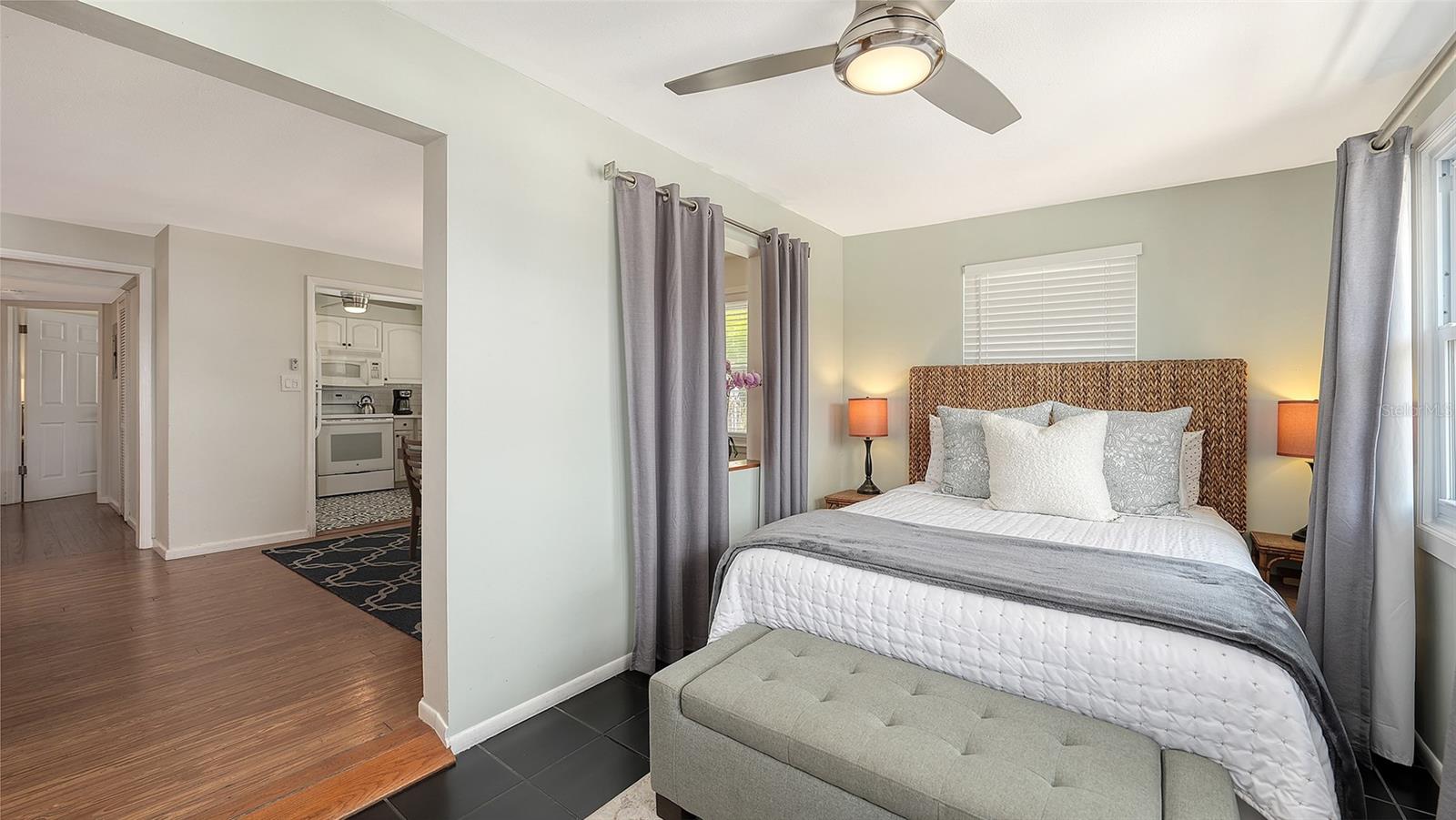 SARASOTA BEACH - Residential Income