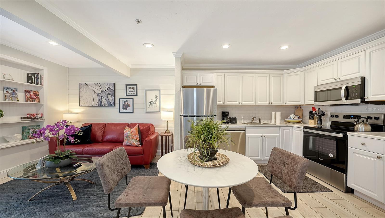 SARASOTA BEACH - Residential Income