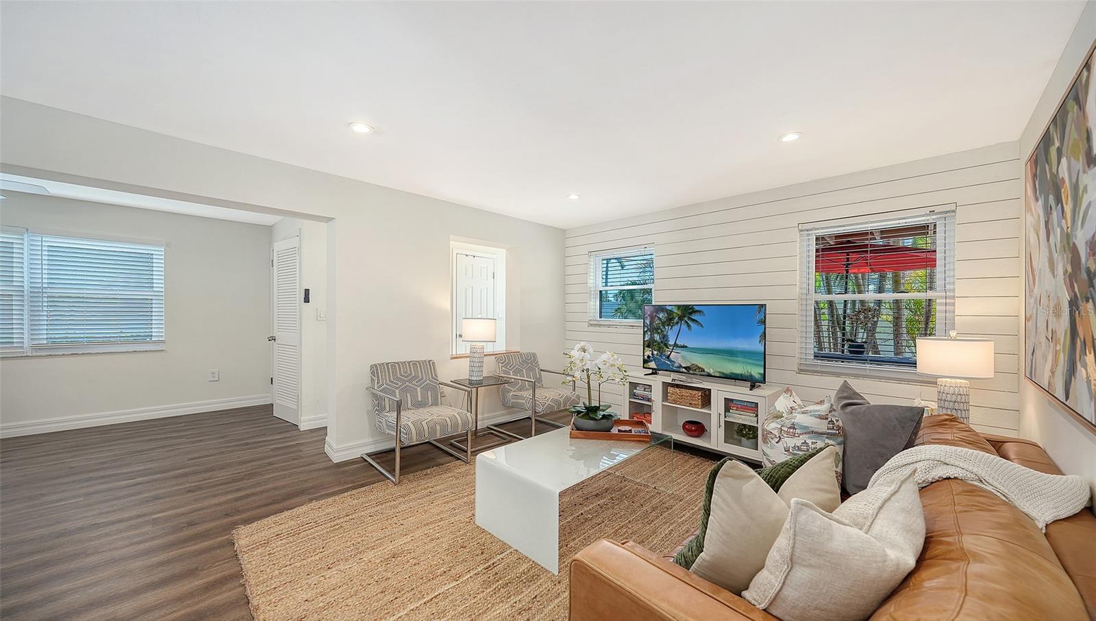 SARASOTA BEACH - Residential Income