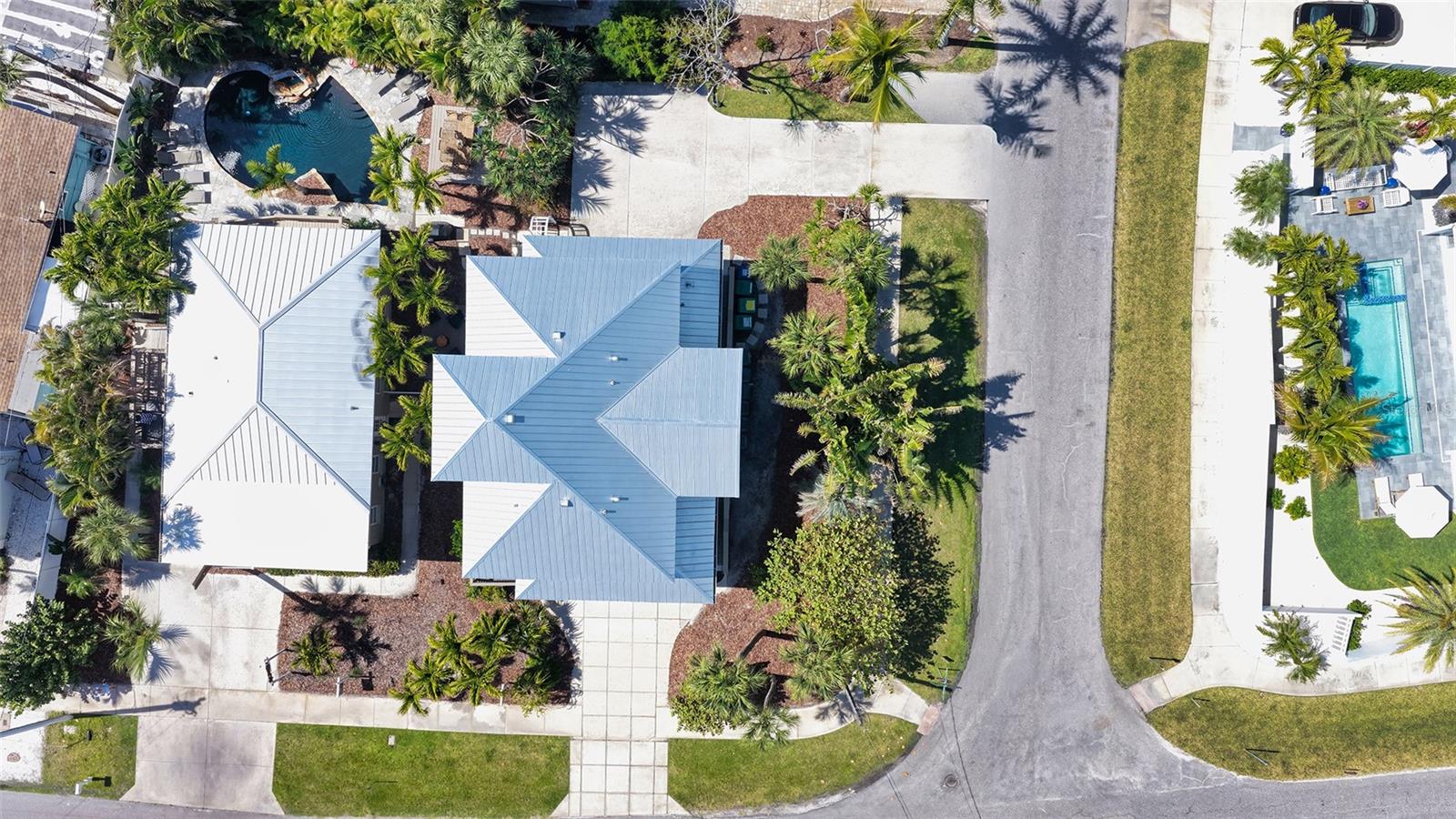 SARASOTA BEACH - Residential Income