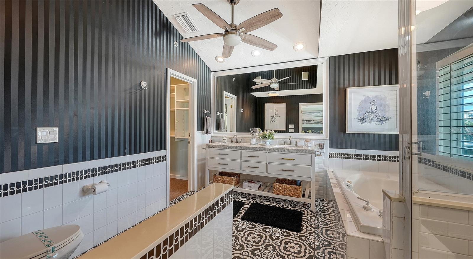 SARASOTA BEACH - Residential Income