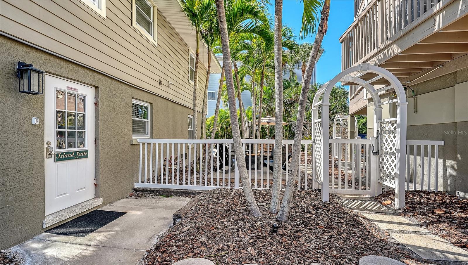 SARASOTA BEACH - Residential Income