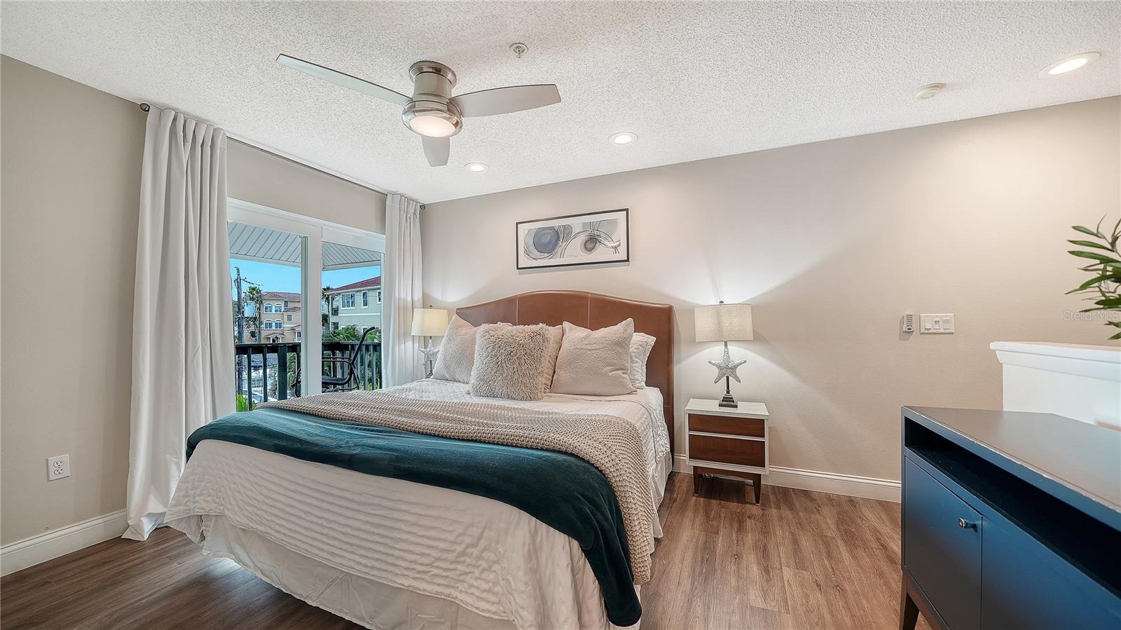 SARASOTA BEACH - Residential Income