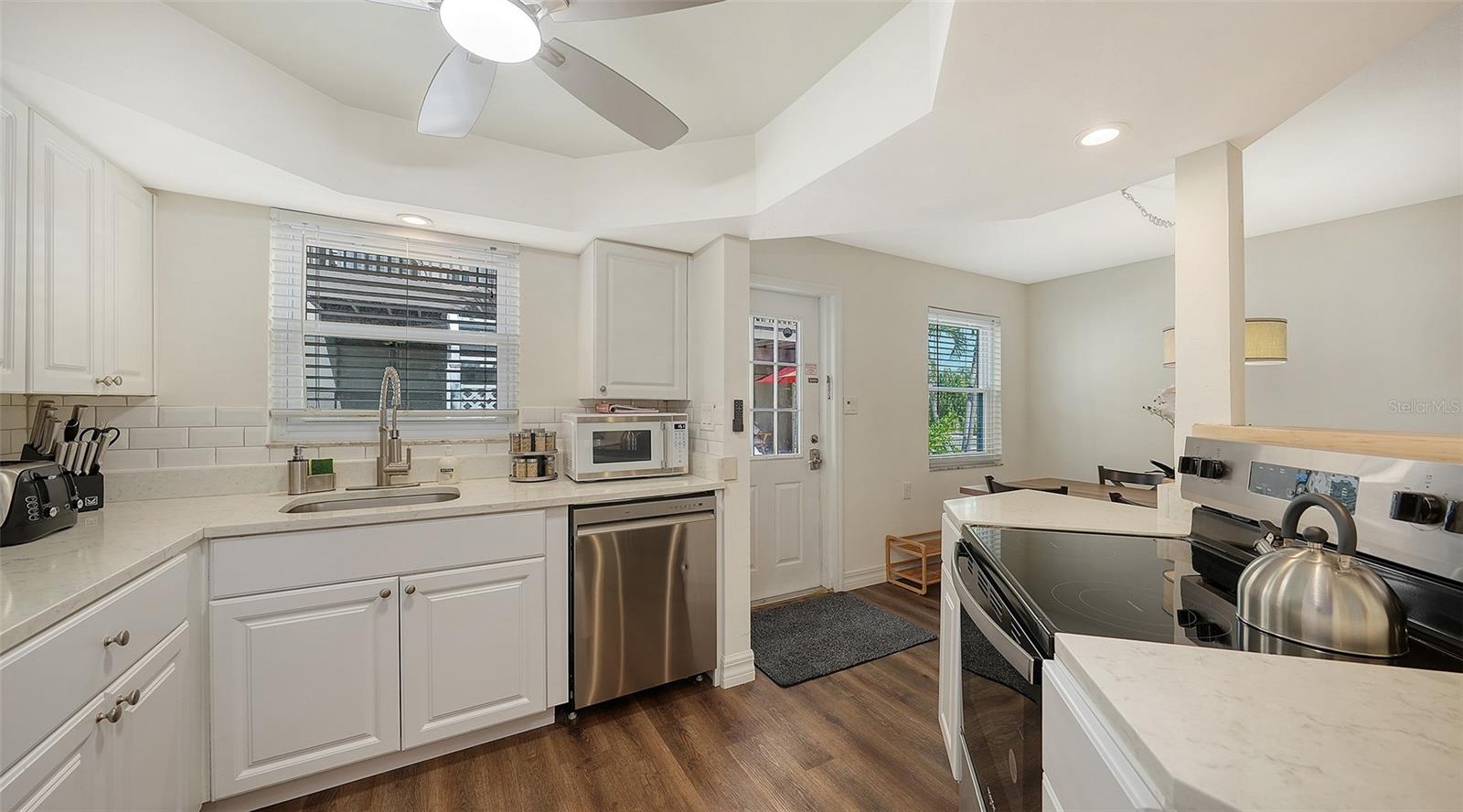 SARASOTA BEACH - Residential Income