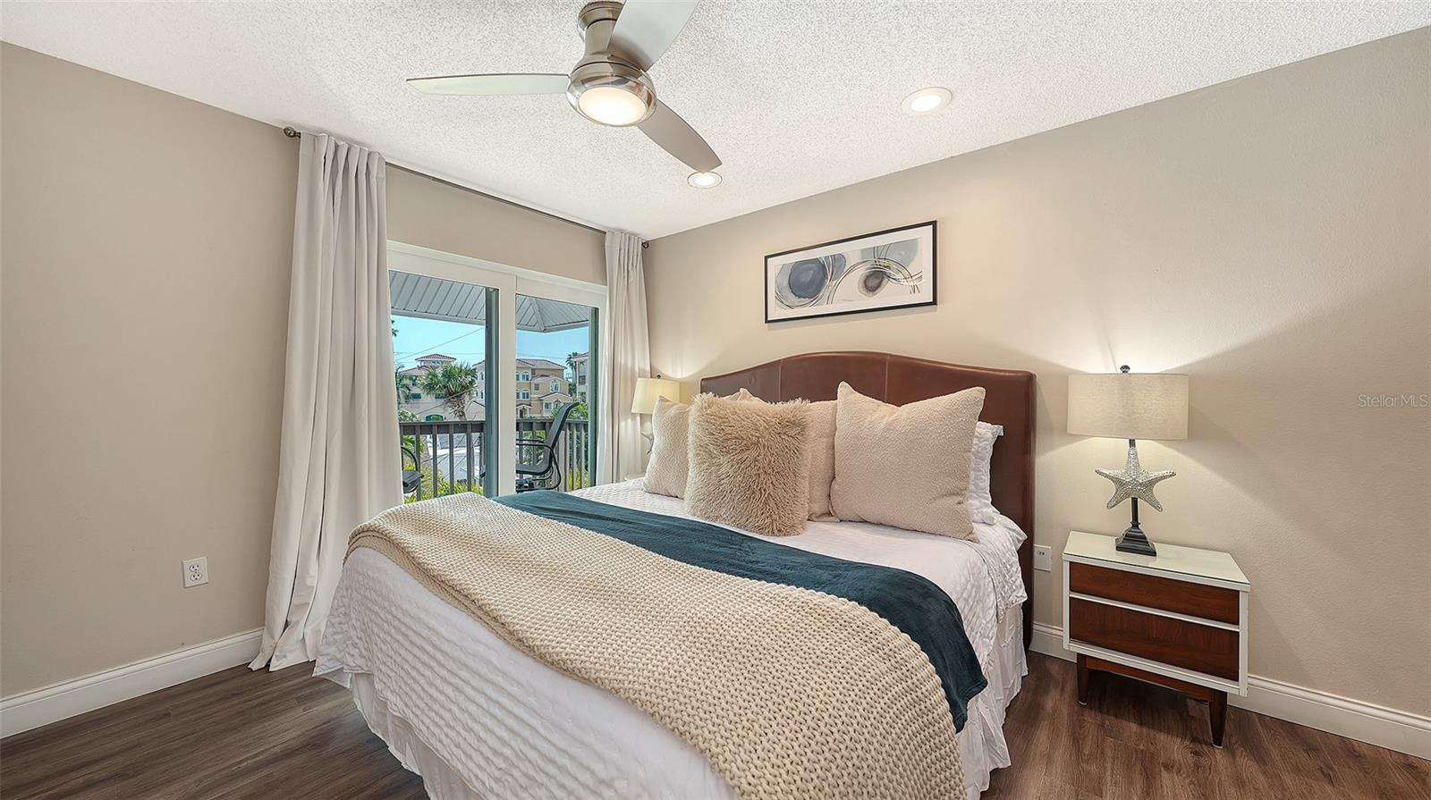 SARASOTA BEACH - Residential Income