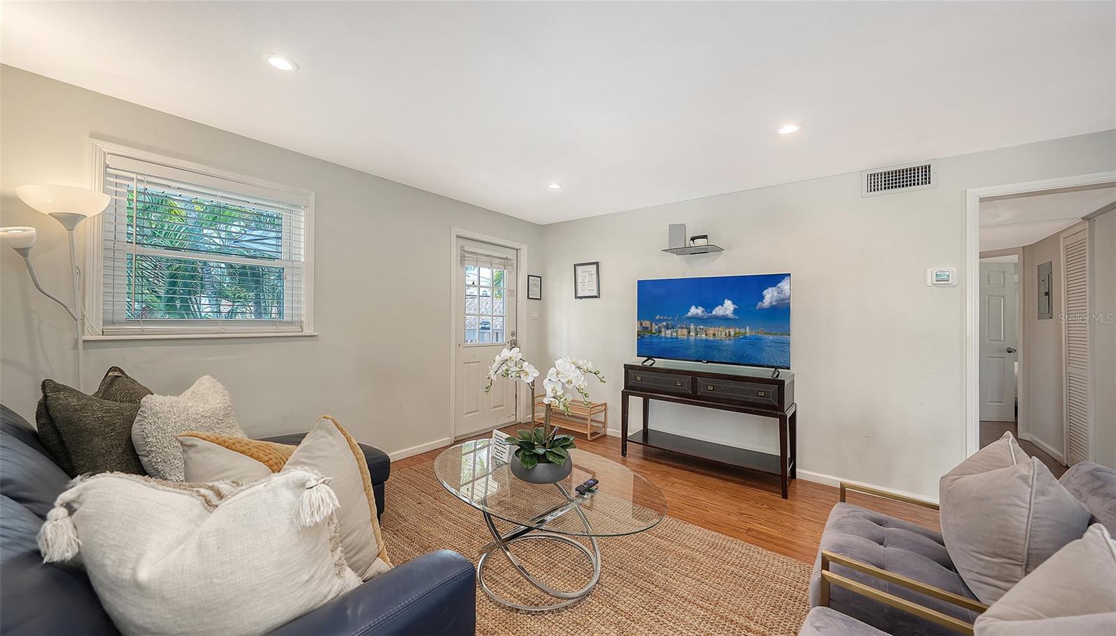 SARASOTA BEACH - Residential Income