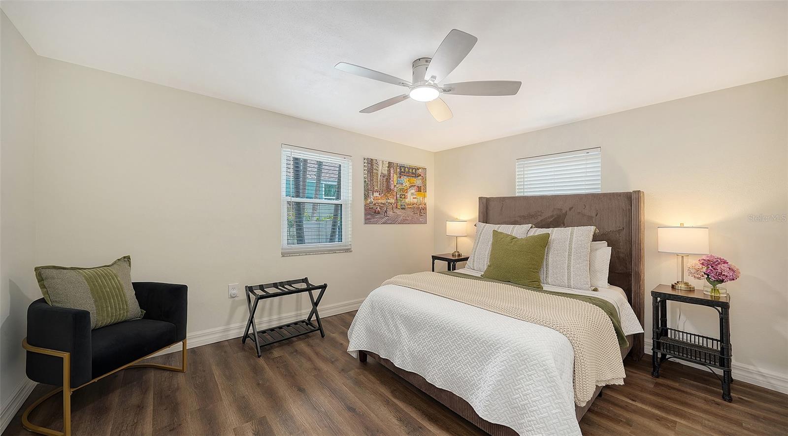 SARASOTA BEACH - Residential Income