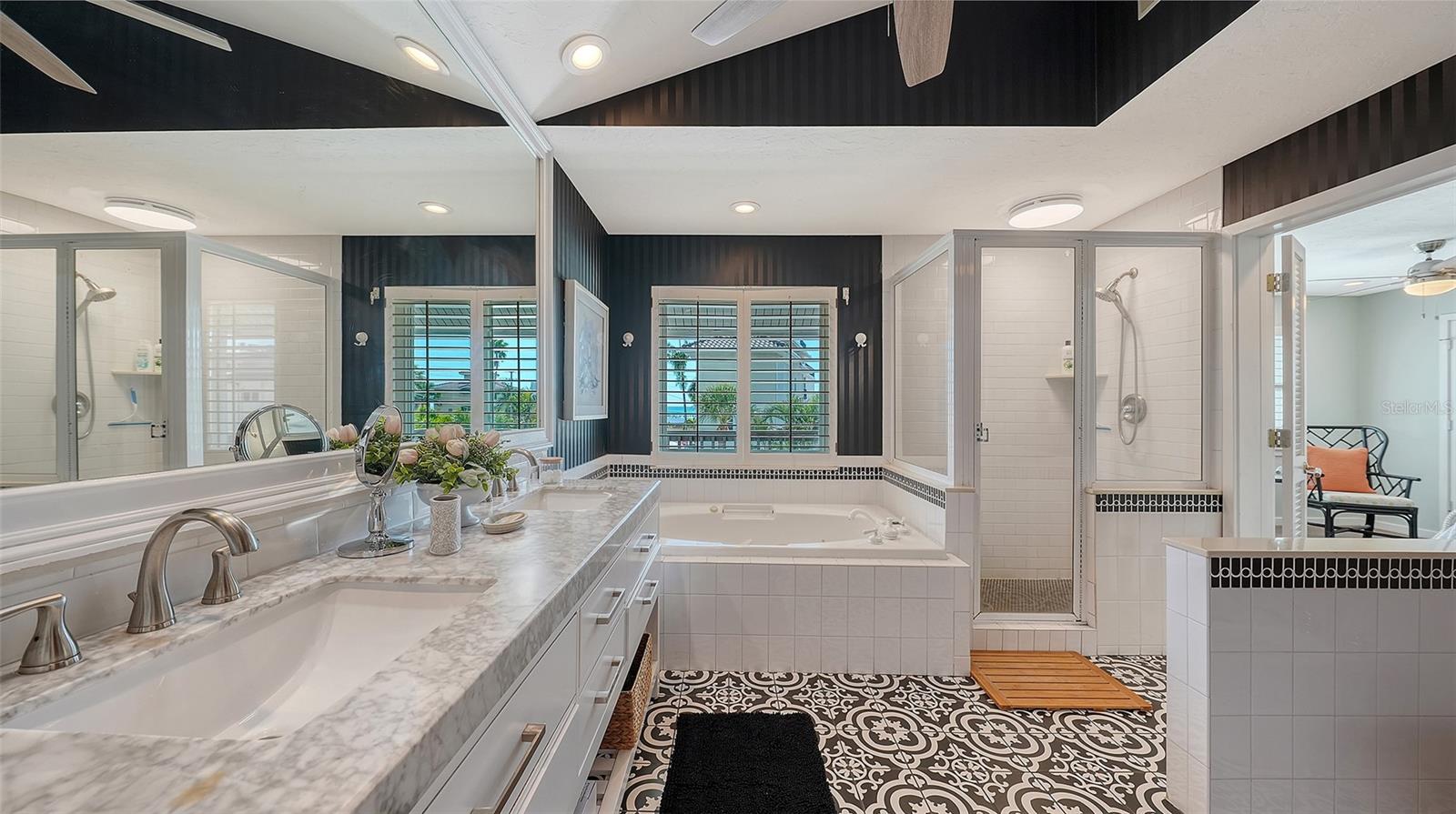 SARASOTA BEACH - Residential Income