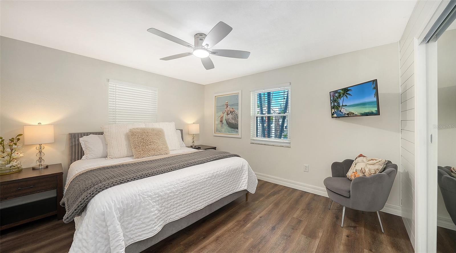 SARASOTA BEACH - Residential Income