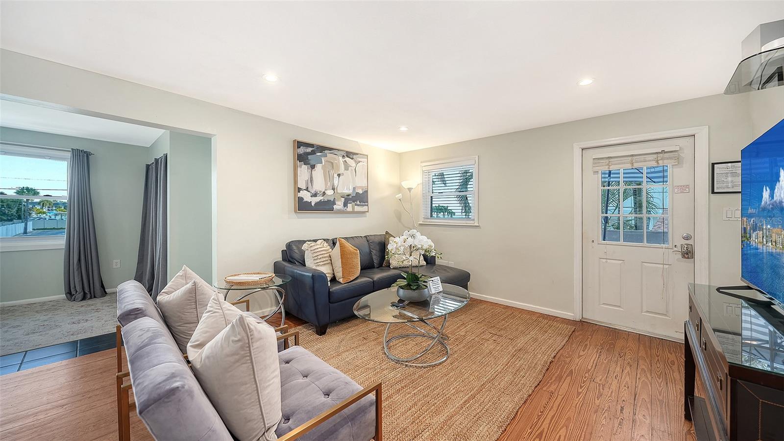 SARASOTA BEACH - Residential Income