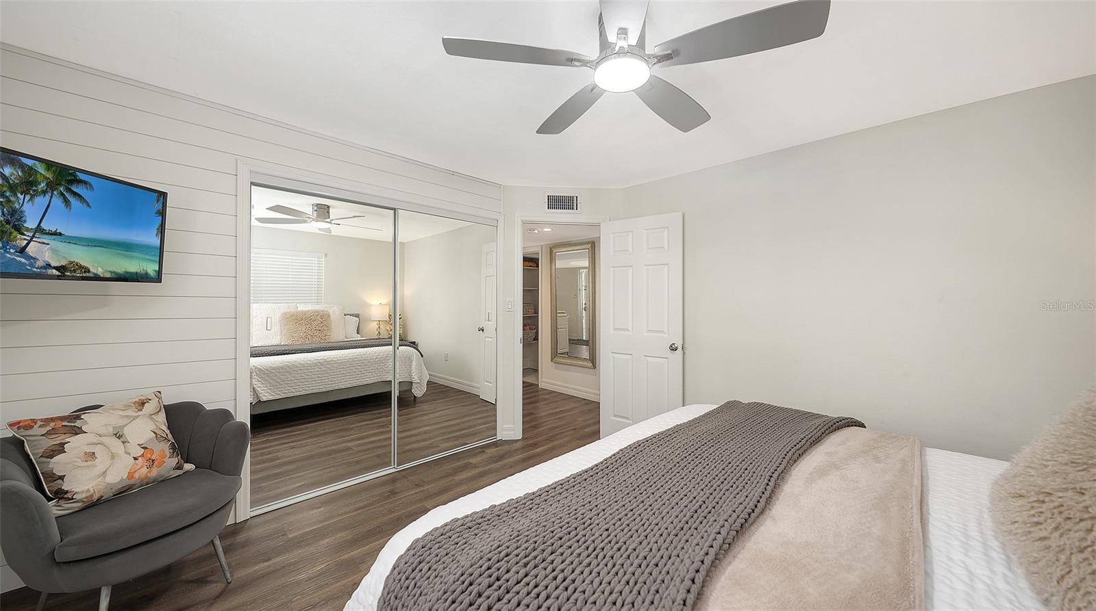 SARASOTA BEACH - Residential Income