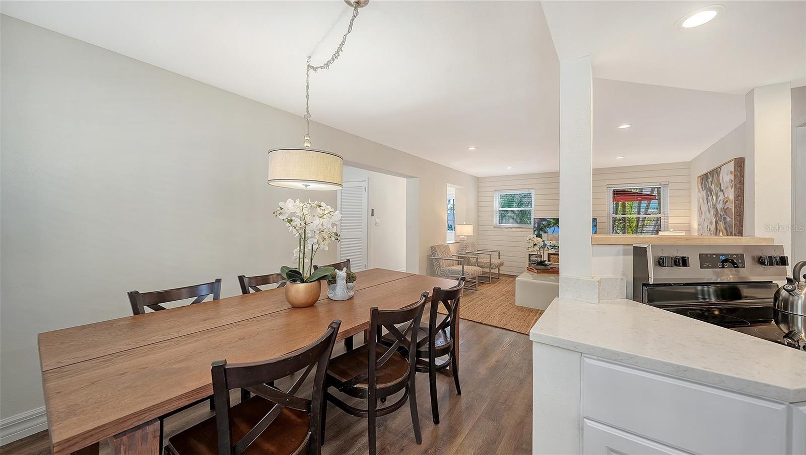 SARASOTA BEACH - Residential Income