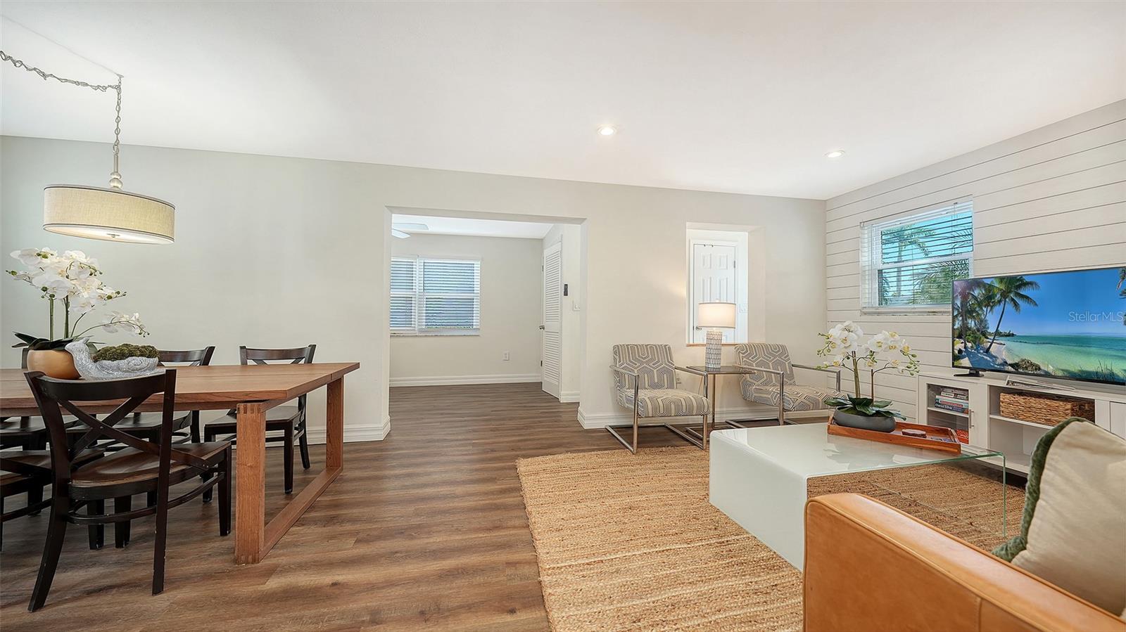 SARASOTA BEACH - Residential Income