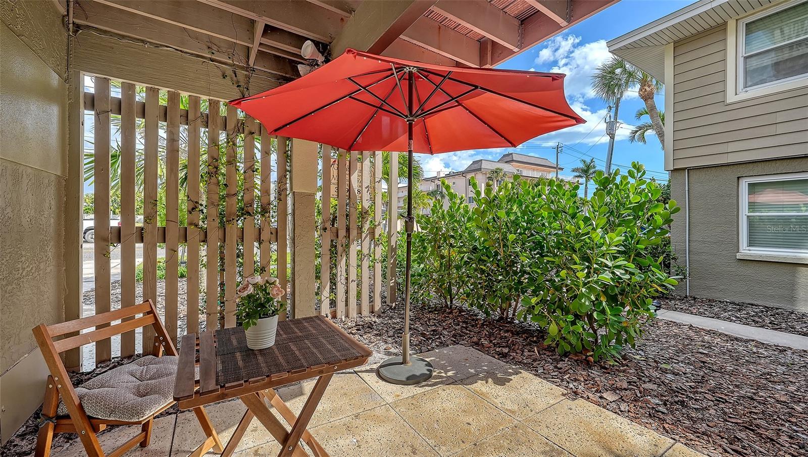 SARASOTA BEACH - Residential Income