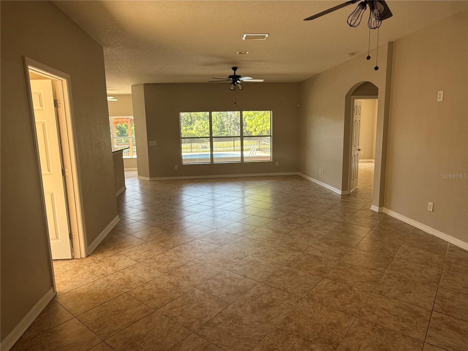 WATERS EDGE 03 - Residential