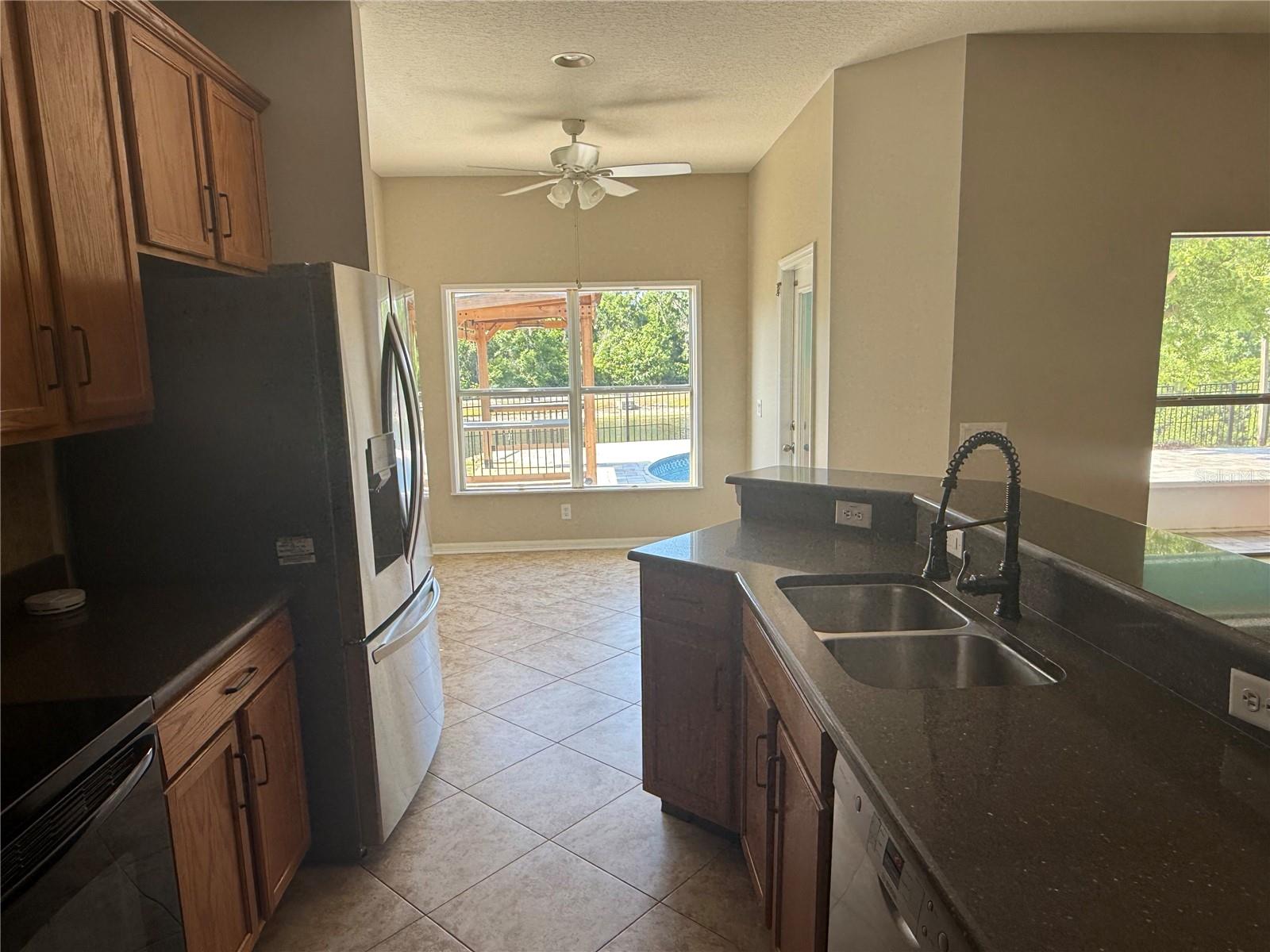 WATERS EDGE 03 - Residential