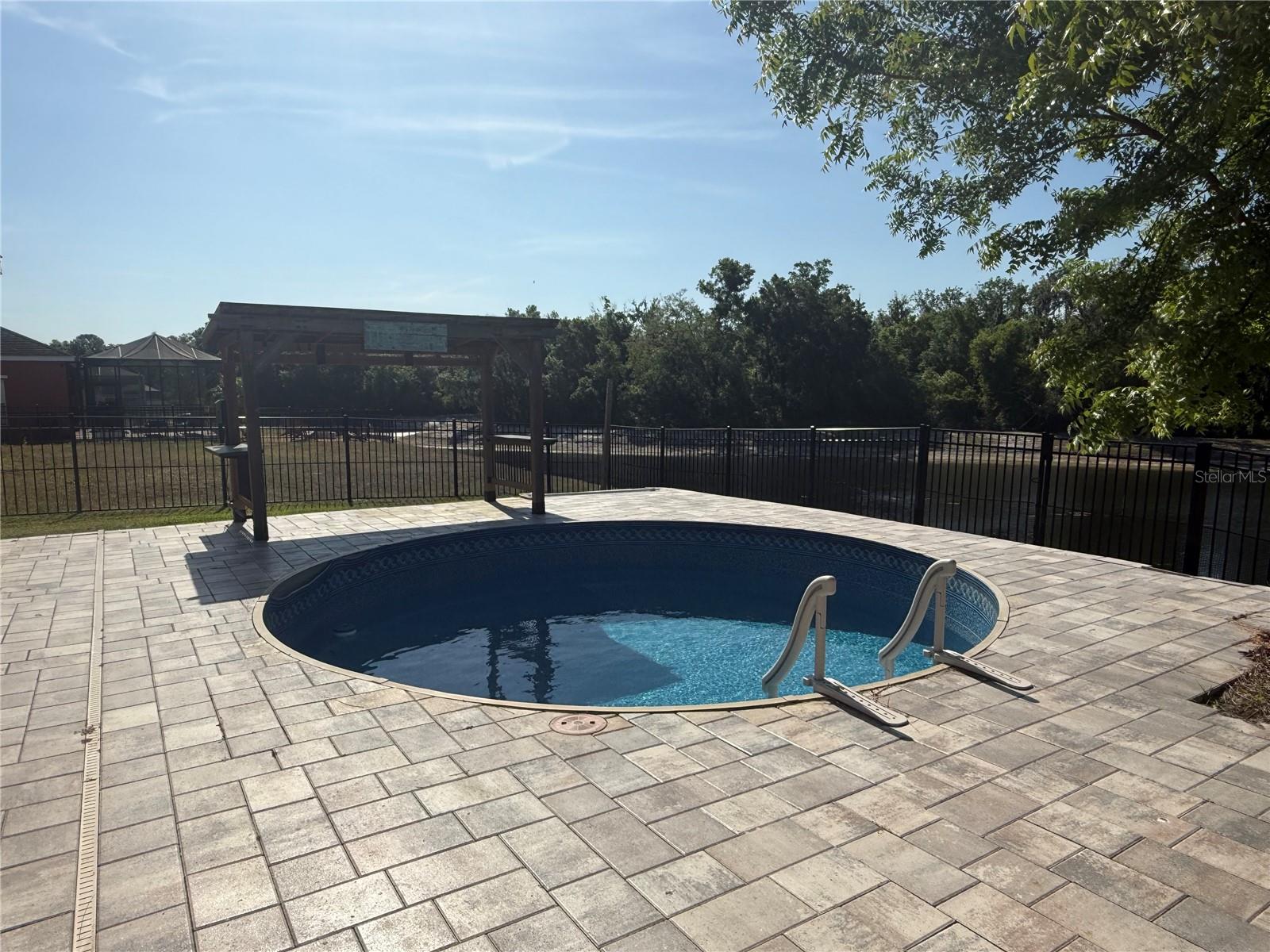 WATERS EDGE 03 - Residential