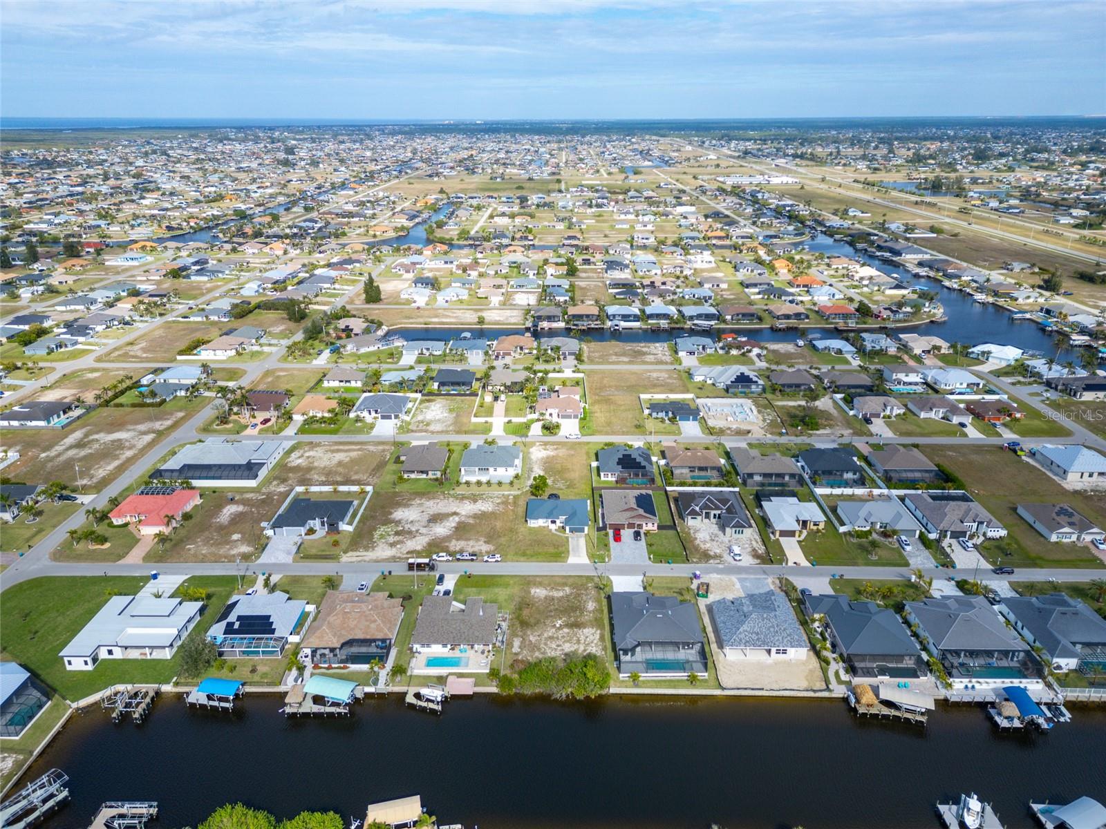 CAPE CORAL - Land