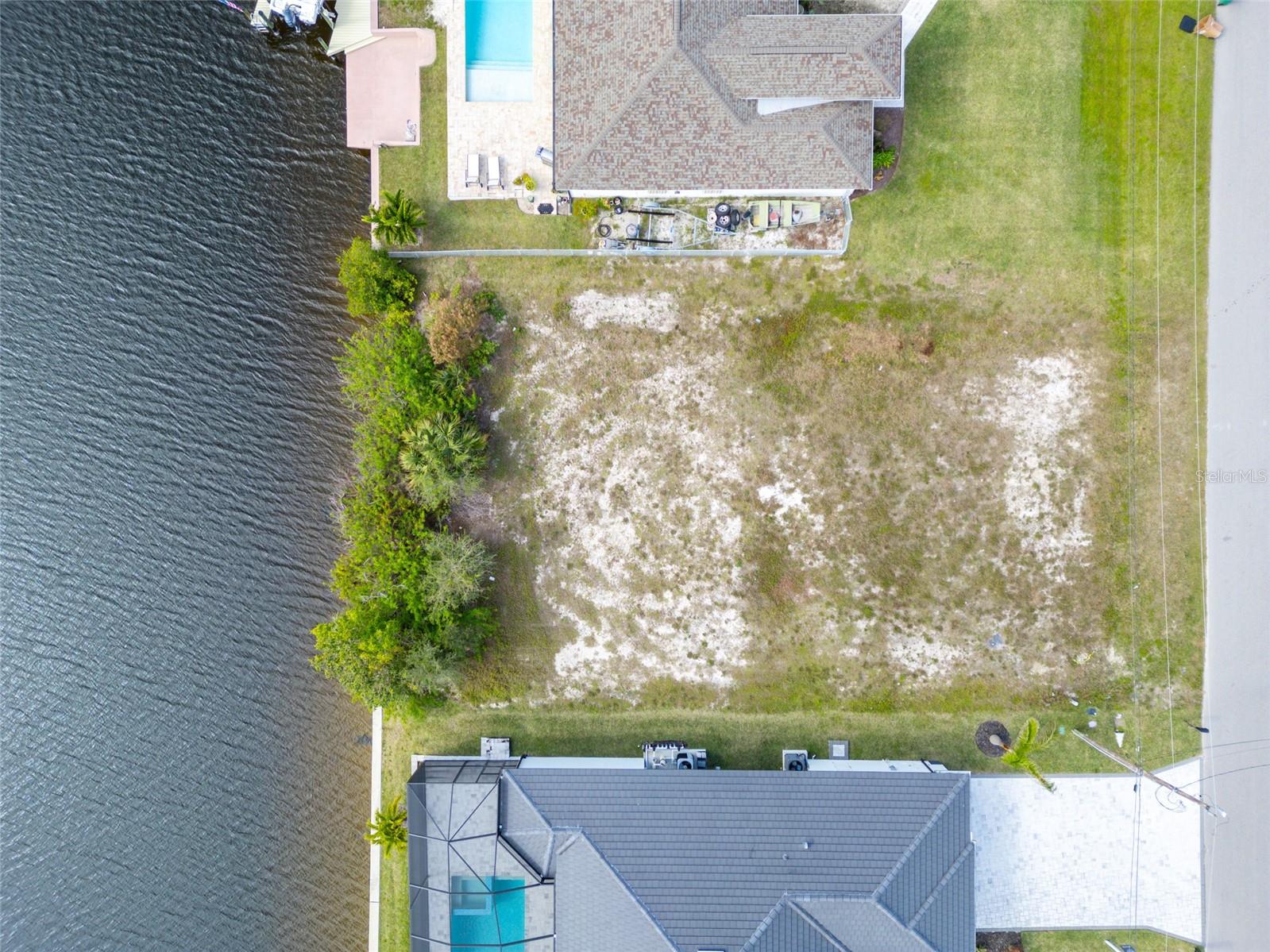 CAPE CORAL - Land