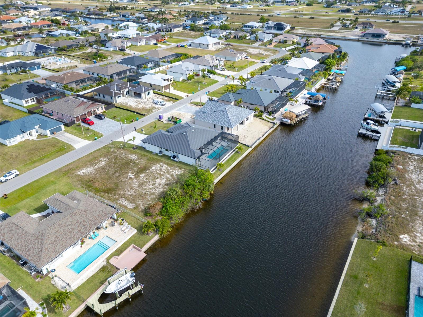 CAPE CORAL - Land